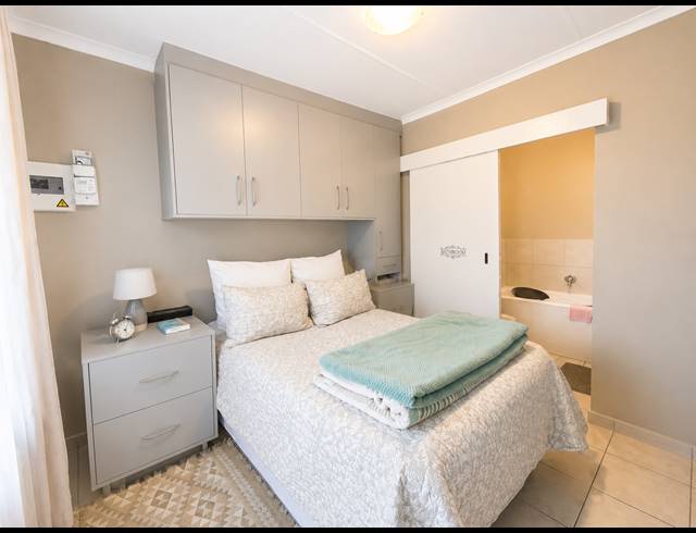 1 BEDROOM TOWNHOUSE FOR SALE IN STAALRUS